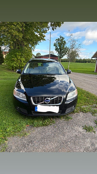 Volvo V70 2 of 9