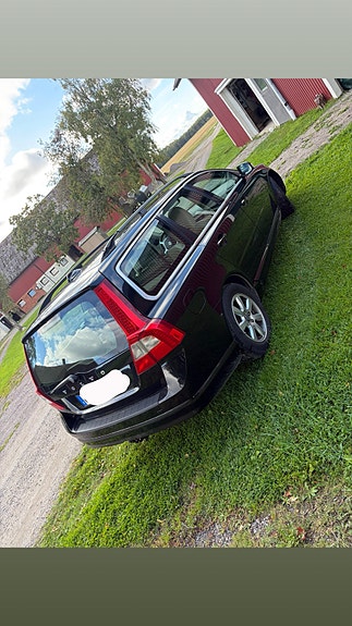 Volvo V70 3 of 9