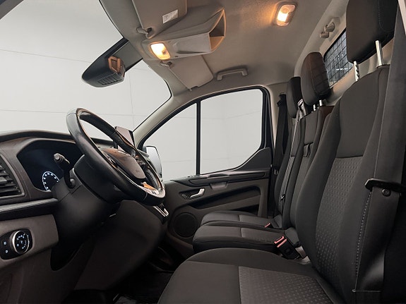 Ford Transit Custom 17 of 30