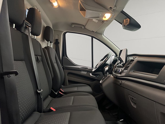 Ford Transit Custom 27 of 30
