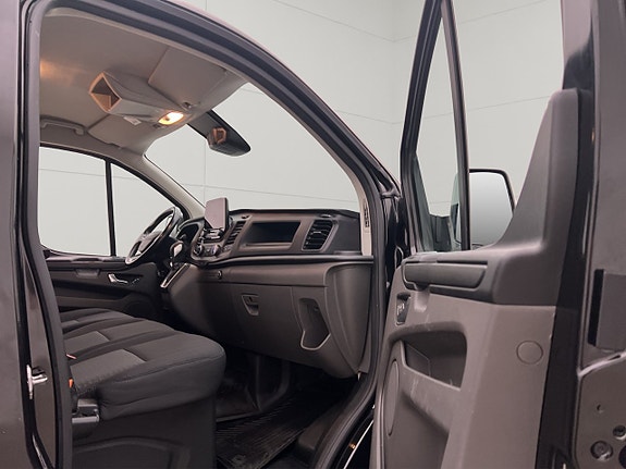 Ford Transit Custom 28 of 30