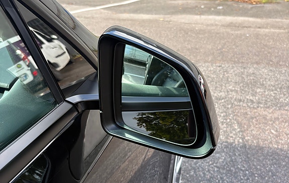 Tesla Model Y 24 of 27