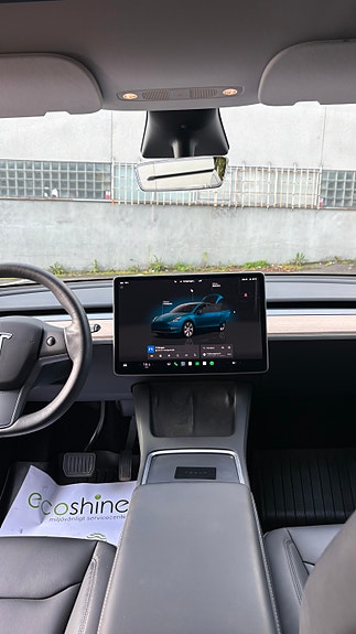 Tesla Model Y 17 of 27