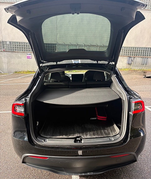 Tesla Model Y 6 of 27