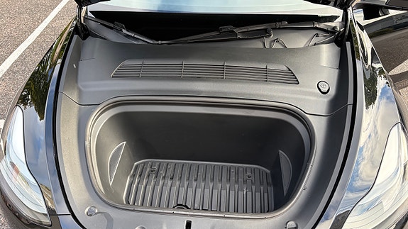 Tesla Model Y 13 of 27