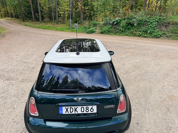 MINI Cooper S 8 of 16