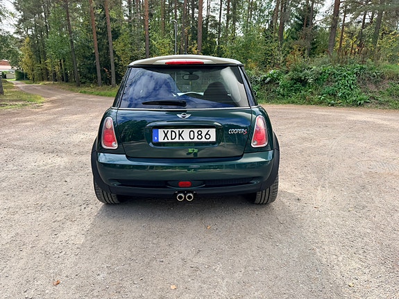 MINI Cooper S 5 of 16