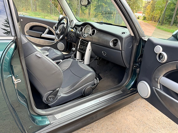 MINI Cooper S 14 of 16