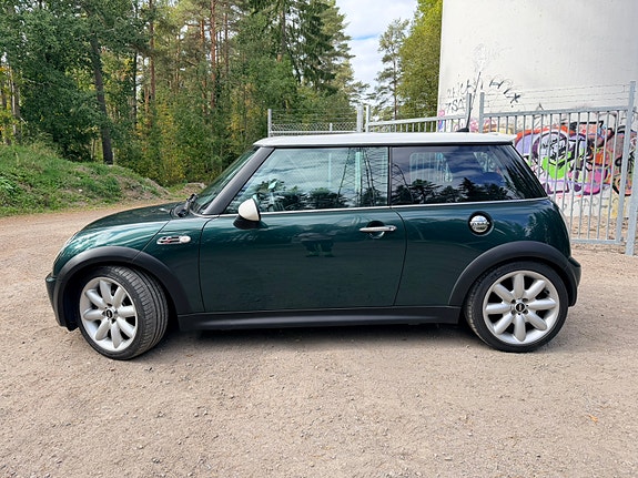 MINI Cooper S 10 of 16