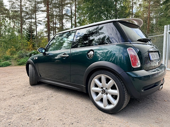MINI Cooper S 9 of 16