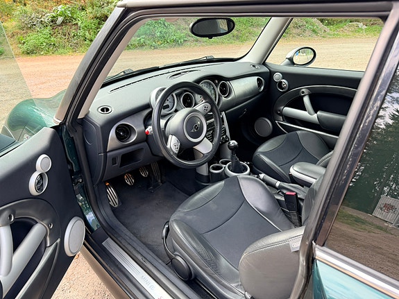 MINI Cooper S 11 of 16