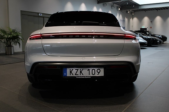 Porsche Taycan Cross Turismo 6 of 21