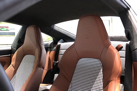 Porsche 911 GT3 4 of 24