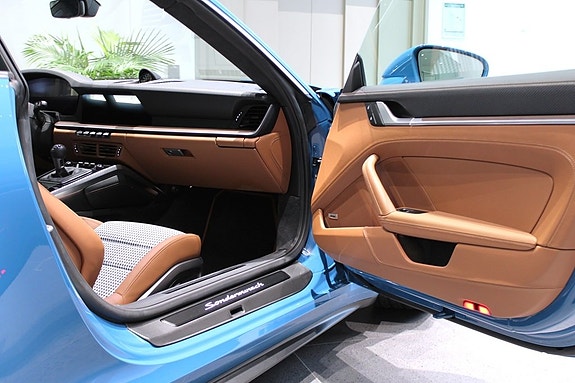 Porsche 911 GT3 5 of 24