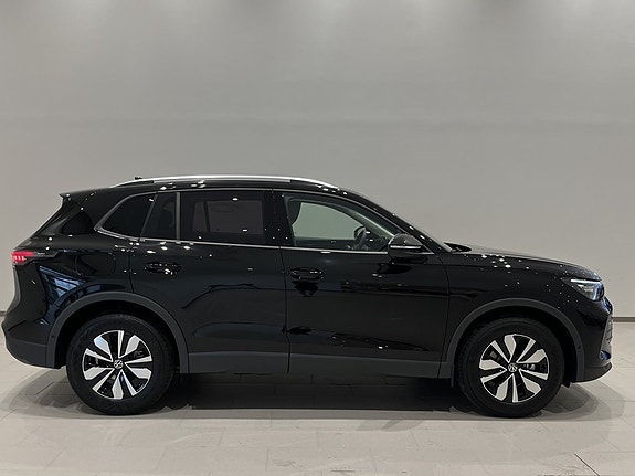 Volkswagen Tiguan 4 of 25