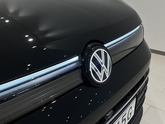 Volkswagen Tiguan 3 of 25
