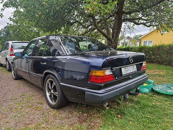 Mercedes-Benz 300 E-24 2 of 3