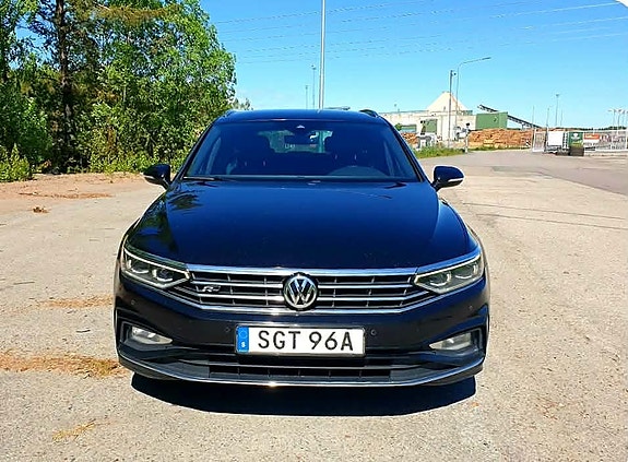 Volkswagen Passat 2 of 13