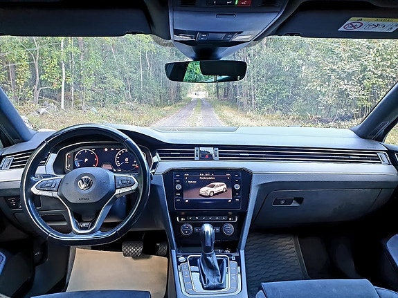 Volkswagen Passat 8 of 13