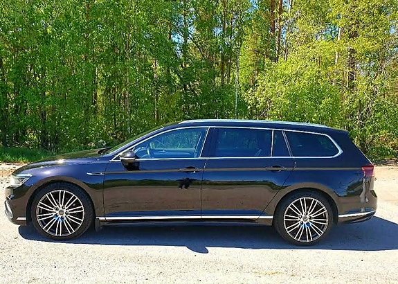 Volkswagen Passat 3 of 13