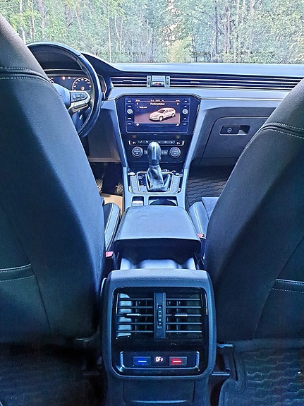 Volkswagen Passat 10 of 13