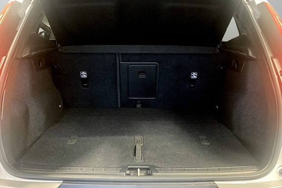 Volvo XC40 10 of 13