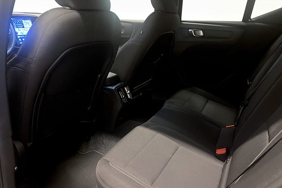 Volvo XC40 9 of 13