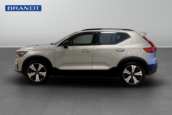 Volvo XC40 3 of 13