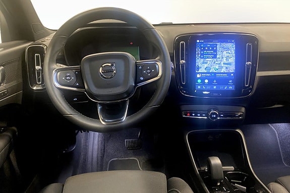 Volvo XC40 5 of 13