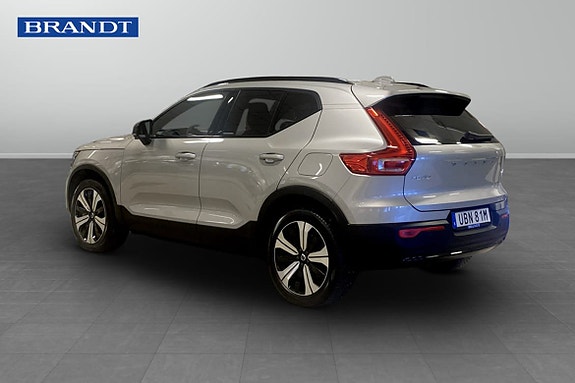 Volvo XC40 2 of 13