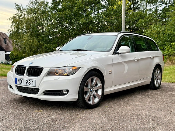 BMW 320d 3 of 12