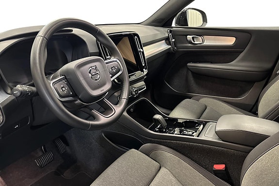 Volvo XC40 8 of 26