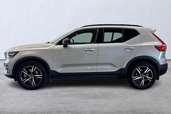 Volvo XC40 2 of 26
