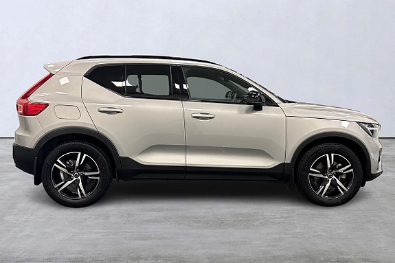 Volvo XC40 3 of 26