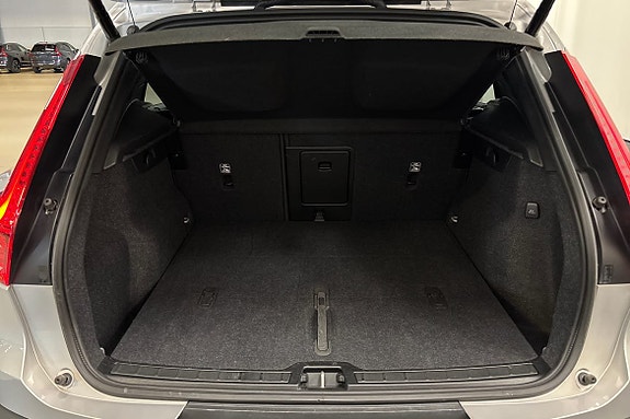 Volvo XC40 13 of 26