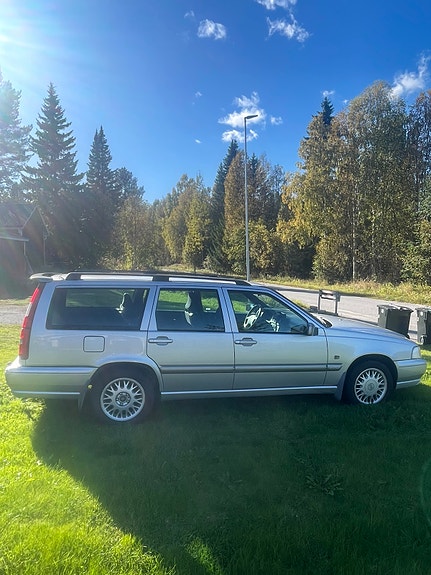 Volvo V70 4 of 9