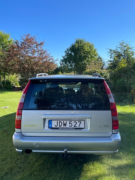 Volvo V70 3 of 9