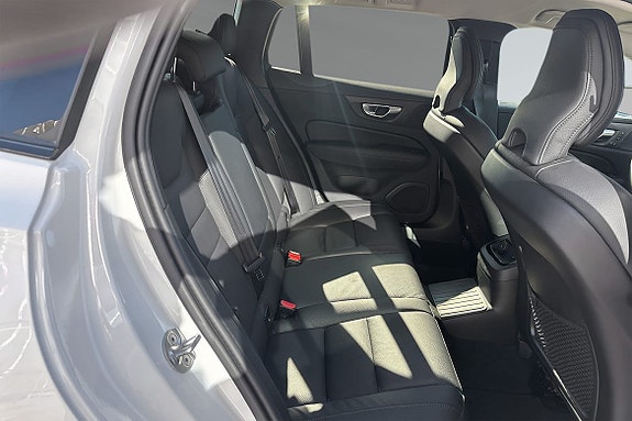 Volvo V60 11 of 15