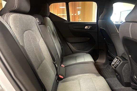 Volvo XC40 12 of 13