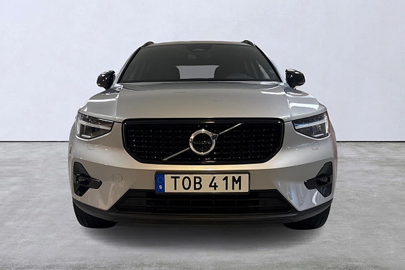 Volvo XC40 7 of 13