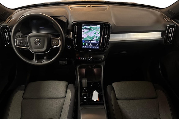 Volvo XC40 9 of 13