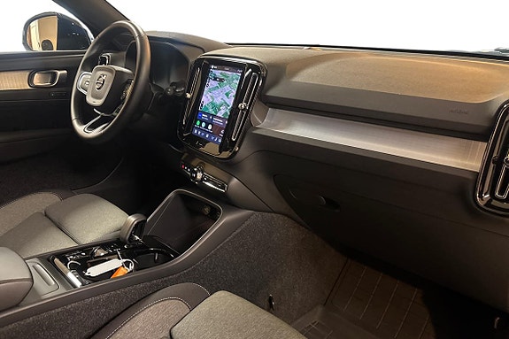 Volvo XC40 10 of 13