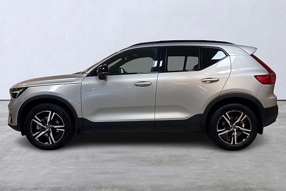 Volvo XC40 2 of 13