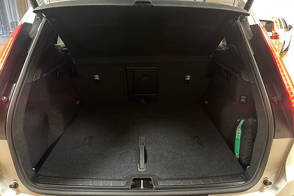 Volvo XC40 13 of 13