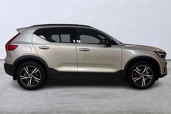 Volvo XC40 3 of 13
