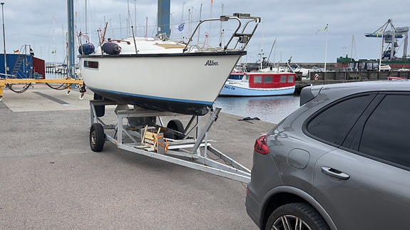 Albin 57 med trailer redo för äventyr 8 of 8