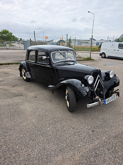 Citroen Traction Avant 2 of 9