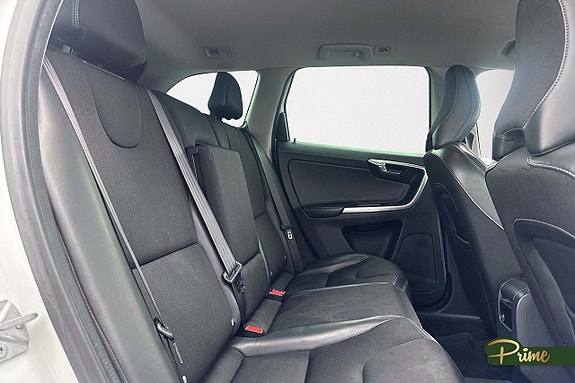 Volvo XC60 11 of 16
