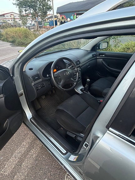 Toyota Avensis 8 of 10