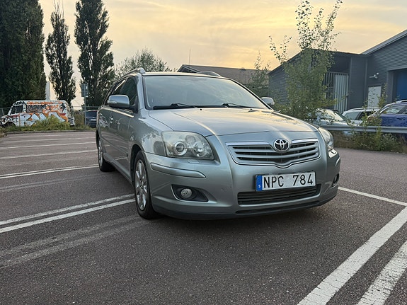 Toyota Avensis 2 of 10